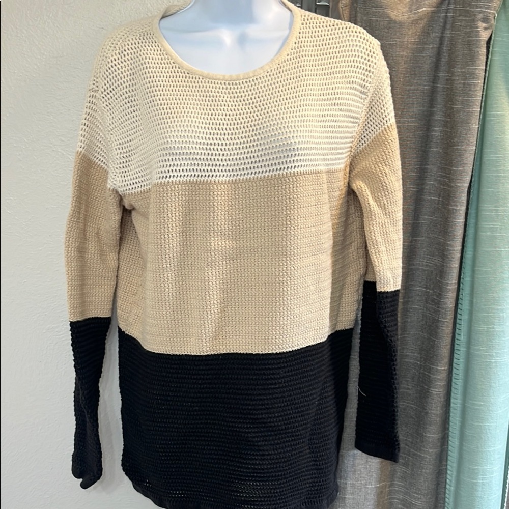 Liz Claiborne Cream and Black Crew Neck Sweater